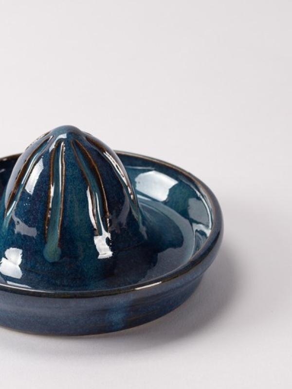 Deux mains la terre -  Marc Zommer Photographies