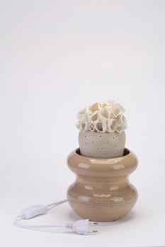 Deux mains la terre cathy ocquet poterie region lilloise marc zommer photographies lampe 1