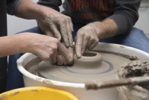 Cours de tournage - Deux Mains la Terre - Poterie région Lilloise