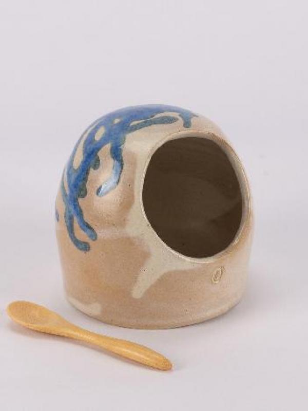 Mas6 bleu beige deux mains la terre marc zommer photographies poterie lille 78