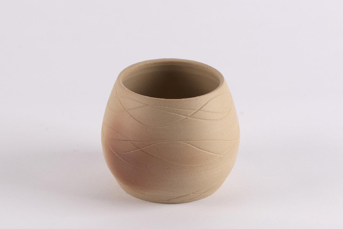 N26cv deux mains la terre vase ceramique