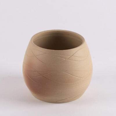 N26cv deux mains la terre vase ceramique