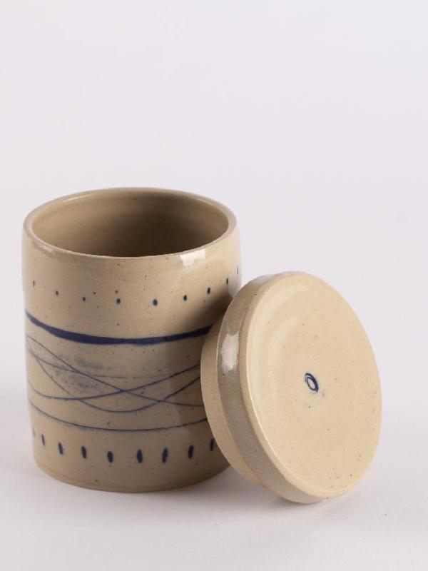 N31potcvbg deux mains la terre pot avec couvercle 2