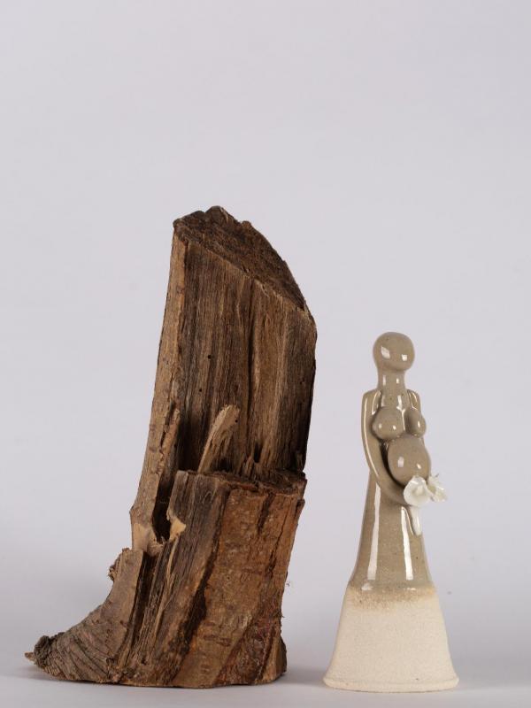 Statuettes poaa deux mains la terre marc zommer photographies 1a1 1