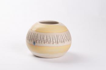 Vas08 poterie lille deux mains la terre marc zommer photographies vase